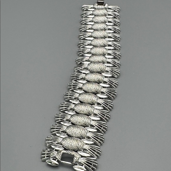 Vinage Sarah Coventry Simply Elegant Art Deco Statement Panel Bracelet - Picture 6 of 6